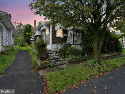 313 W Laurel St, TREMONT, PA, 17981-1722 | Card Image