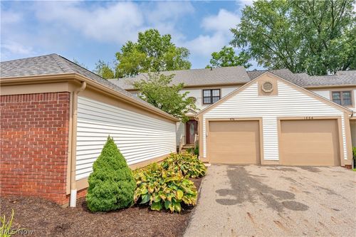 1856 Beechwood Ave Ne, North Canton, OH, 44720-8638 | Card Image