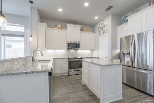 2032 Glen Hollow Hollow, Seguin, TX, 78155 | Card Image