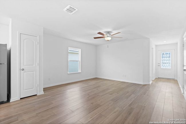 10946 Delight Grv, House other with 2 bedrooms, 2 bathrooms and null parking in Converse TX | Image 6