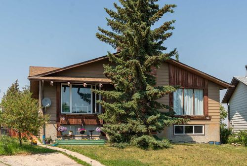 53 Beaconsfield Crescent Nw, Calgary, AB, T3K1W5 | Card Image