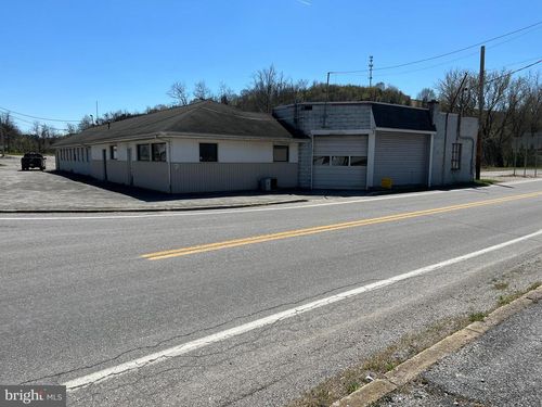 11472 N Main Street Ext, GLEN ROCK, PA, 17327-9421 | Card Image