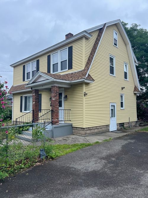 3 Greenwich St, Ludlow, MA, 01056-2804 | Card Image
