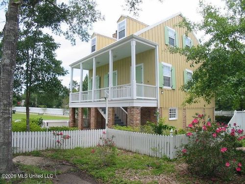 11 Devils Elbow, Diamondhead, MS, 39525-3928 | Card Image