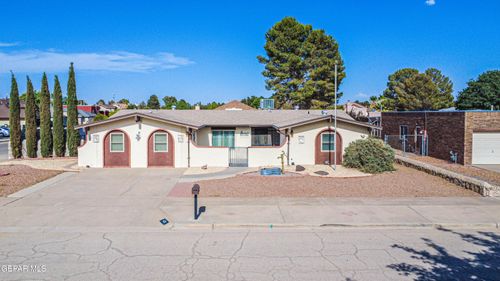 424 Benton St, Horizon City, TX, 79928-7100 | Card Image