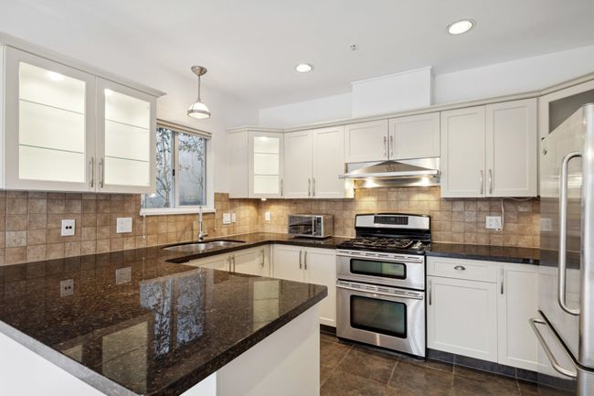 3311 W 2 Nd Avenue, Home with 3 bedrooms, 2 bathrooms and 1 parking in Vancouver BC | Image 23