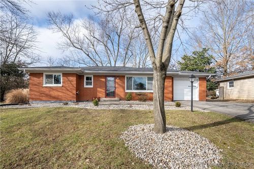 111 Rossmoore Dr, New Albany, IN, 47150-4528 | Card Image