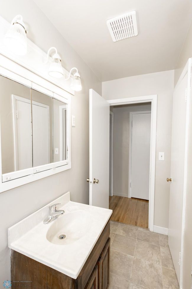 Bathroom - Full | Image 20