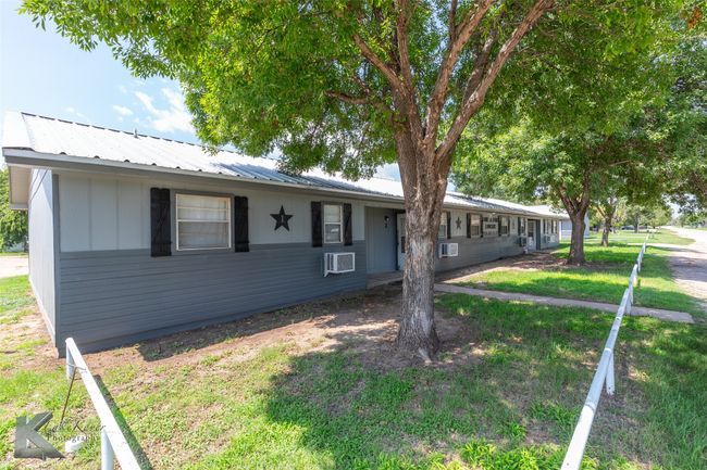 500 S 7 Th St, Home with 16 bedrooms, 8 bathrooms and 8 parking in Haskell TX | Image 12