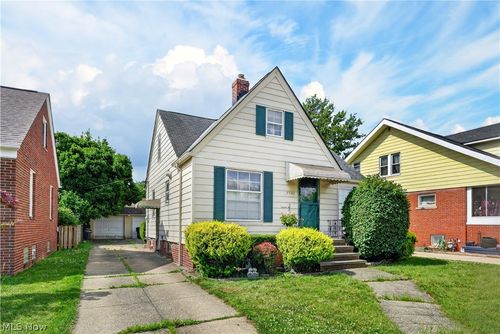 7101 Brownfield Dr, Parma, OH, 44129-4051 | Card Image