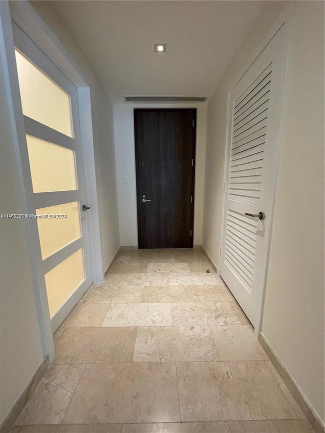 909 - 68 Se 6th St, Condo with 2 bedrooms, 2 bathrooms and null parking in Miami FL | Image 7