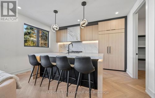 855 Tenth St, Mississauga, ON, L5E1S7 | Card Image