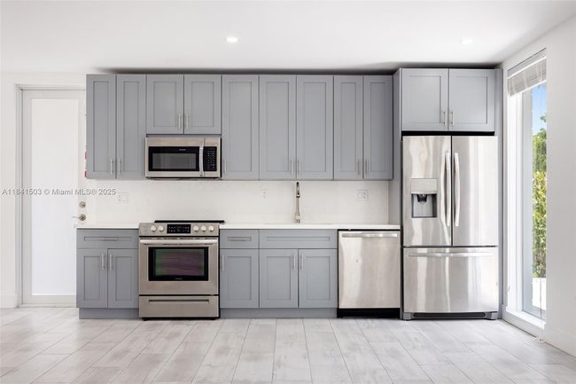 3823 Thomas Ave, House other with 5 bedrooms, 4 bathrooms and null parking in Miami FL | Image 7