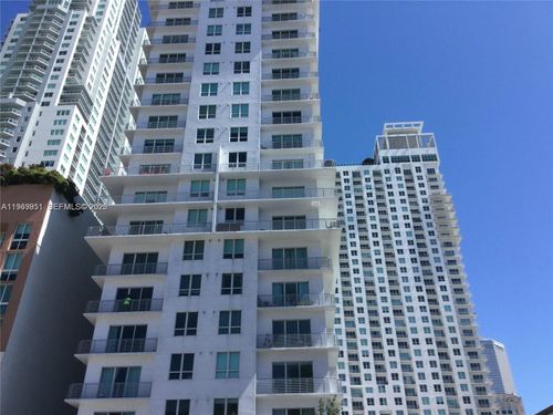 lph03-234 Ne 3rd St, Miami, FL, 33132-2215 | Card Image