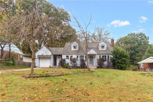 2850 Konnoak Dr, Winston Salem, NC, 27127-3944 | Card Image