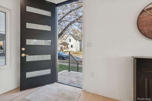 125 N Washington Ave, Royal Oak, MI, 48067-1785 | Card Image