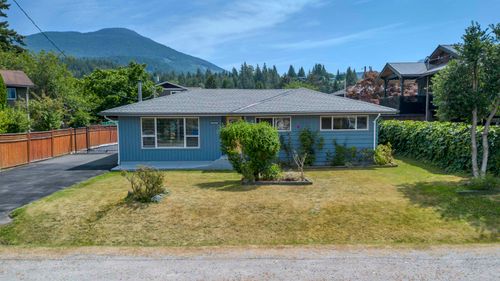 40356 Hood Road, Squamish, BC, V0N1T0 | Card Image