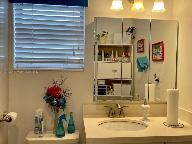 331 - 400 Kings Point Dr, Condo with 0 bedrooms, 1 bathrooms and null parking in Sunny Isles Beach FL | Image 17