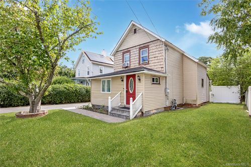 10 Brightside Ave, Central Islip, NY, 11722-2904 | Card Image
