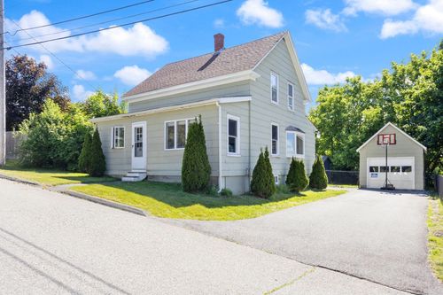 31 Dill St, Lewiston, ME, 04240-3922 | Card Image
