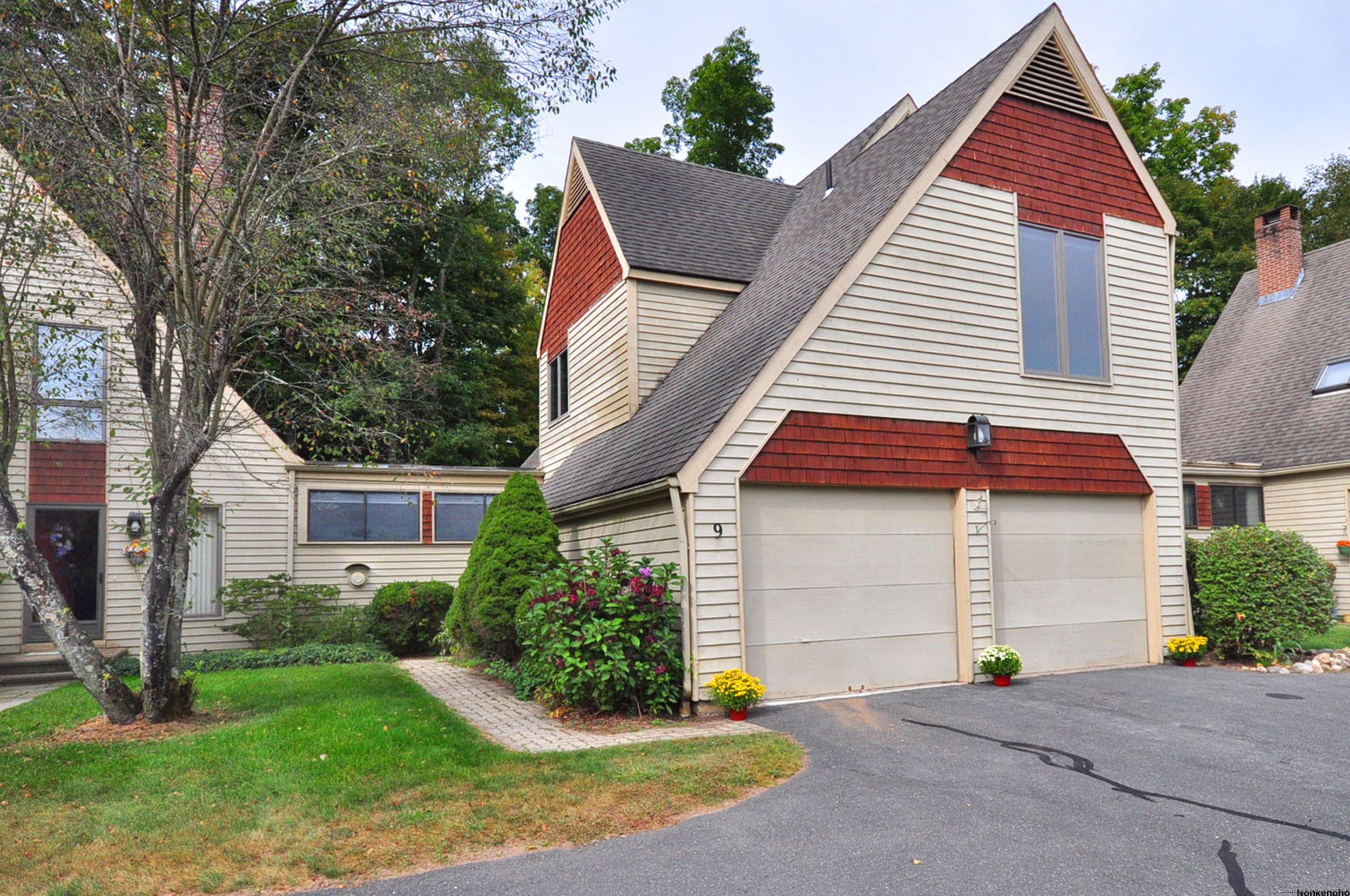 Boxwood Ct, Granby, CT 06035