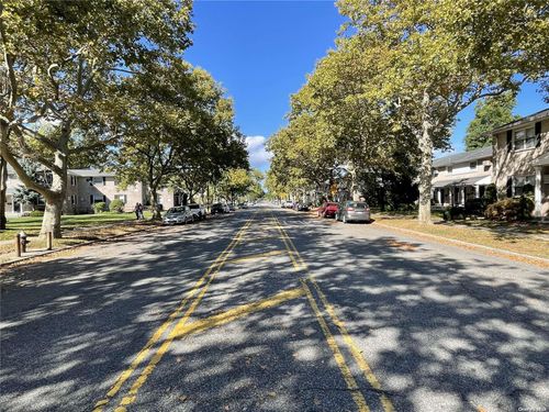 207a-81-51 Langdale St, New Hyde Park, NY, 11040-1818 | Card Image