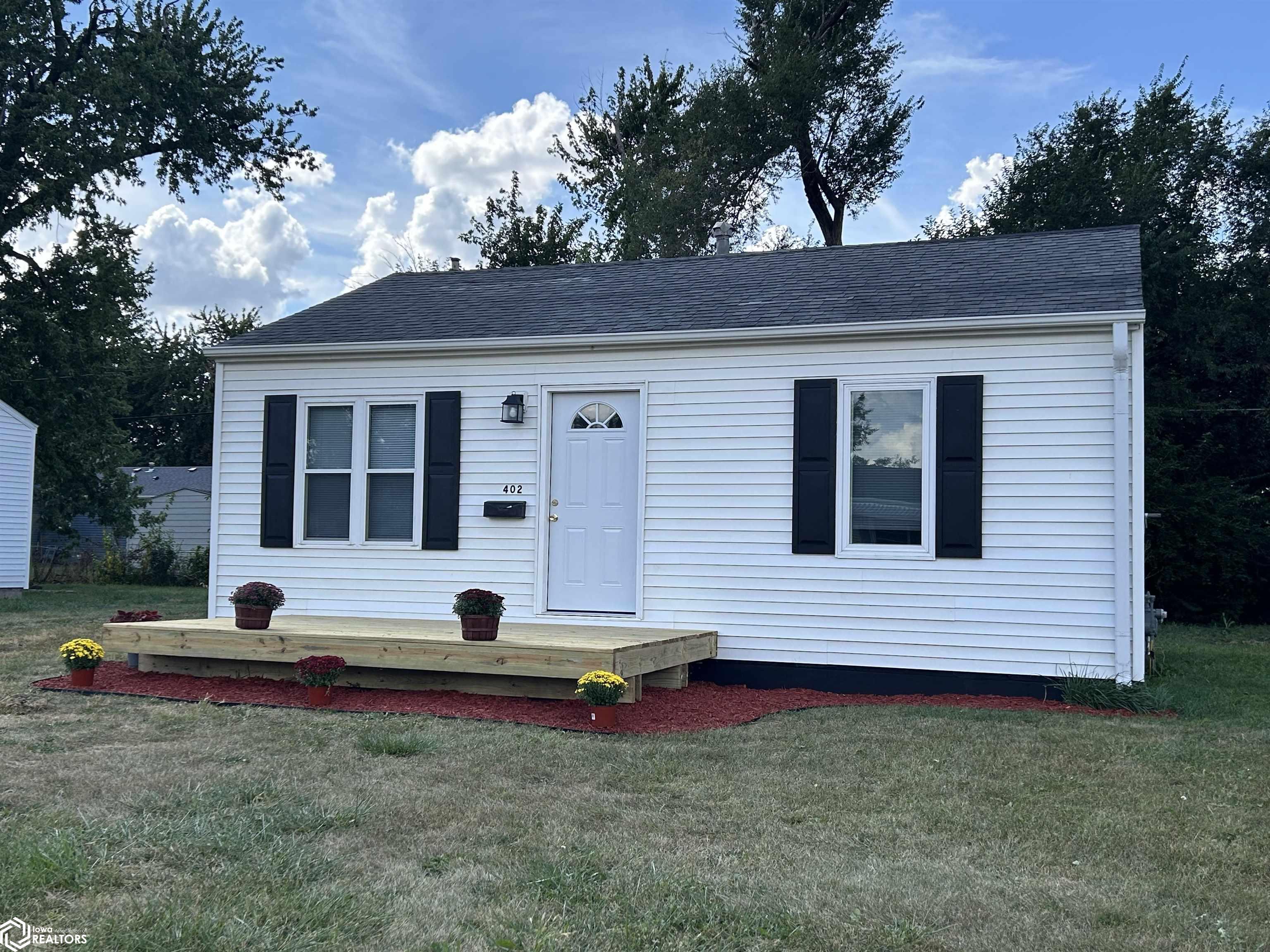 13th Ave, Marshalltown, IA 50158