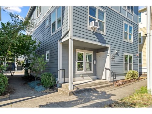 16-11923 Se Ash St, Portland, OR, 97216-3725 | Card Image