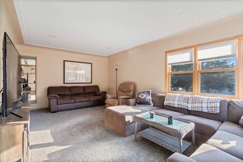 9501 Seaver Ave, Duluth, MN, 55808-1333 | Card Image