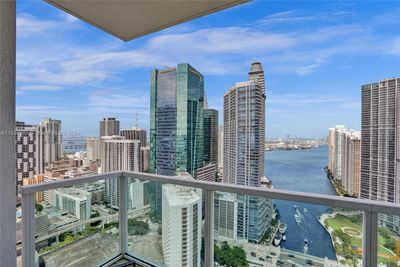 4112 - 31 Se 5th St, Condo with 3 bedrooms, 2 bathrooms and null parking in Miami FL | Image 1