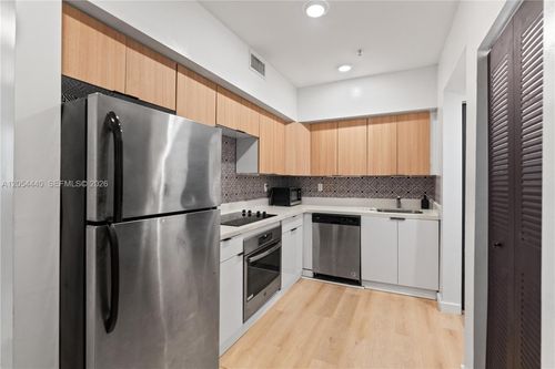 102-810 7th 102, Miami Beach, FL, 33139 | Card Image