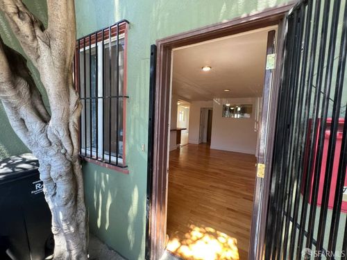 b-1404 Van Dyke Ave, San Francisco, CA, 94124-3233 | Card Image
