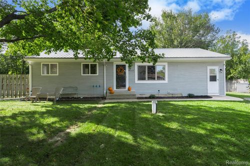 9115 Maplewood Dr, Clio, MI, 48420-9764 | Card Image