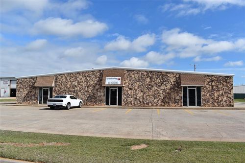 841 Industrial Dr, Yukon, OK, 73099-2834 | Card Image