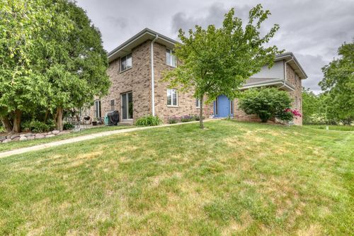 f-1360 Meadowcreek Drive, Pewaukee, WI, 53072 | Card Image