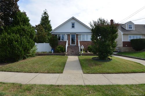 7 S Bay Avenue, Hempstead, NY, 11520 | Card Image