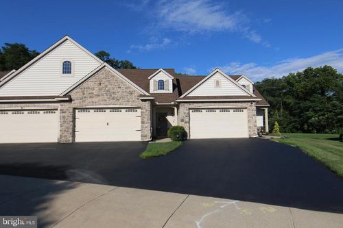7 Pfautz Cir, ELIZABETHTOWN, PA, 17022-2571 | Card Image