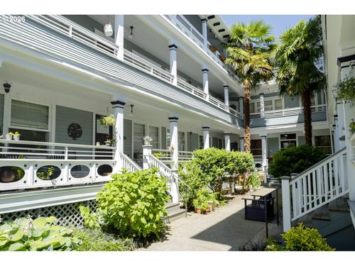 105-2127 Nw Irving St, Portland, OR, 97210-3276 | Card Image
