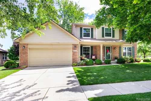 27533 Winchester Ter, Brownstown Twp, MI, 48183-5935 | Card Image