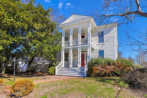 819 Broad St, Beaufort, NC, 28516-2227 | Card Image