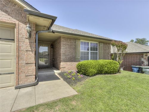 10805 Turtlewood Dr, Midwest City, OK, 73130-8273 | Card Image
