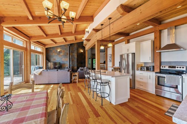 304 Esplanade Rd, House other with 3 bedrooms, 2 bathrooms and null parking in Gibsons BC | Image 9