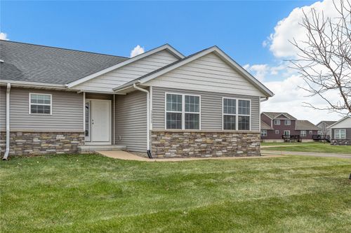 3098 Sherwood Dr, Marion, IA, 52302-7401 | Card Image