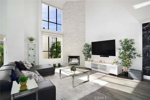 212-720 Huntley Dr, West Hollywood, CA, 90069-5001 | Card Image