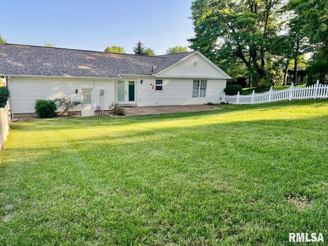 8 Shawnee Dr, House other with 3 bedrooms, 2 bathrooms and null parking in West Frankfort IL | Image 10