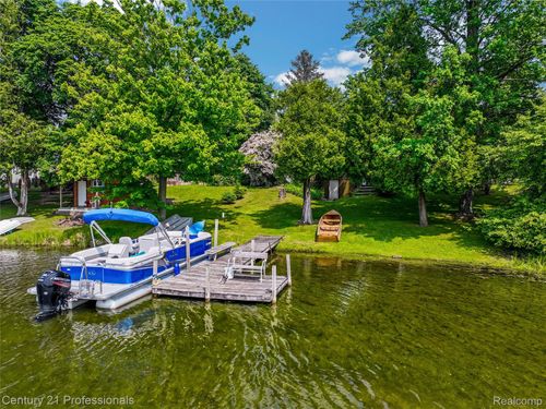 9233 Evee Rd, Clarkston, MI, 48348-3011 | Card Image