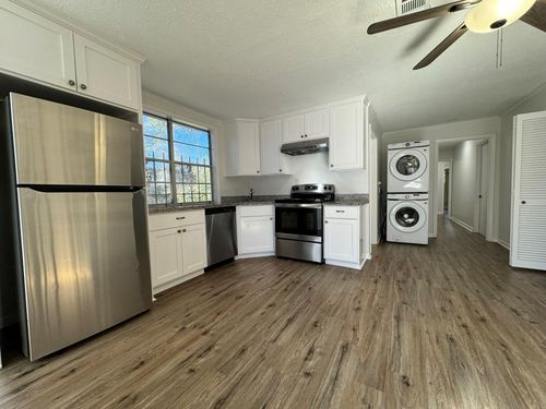 b-2019 N Thompson St, Conroe, TX, 77301-1222 | Card Image