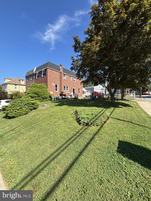 12 E Wyncliffe Ave, CLIFTON HEIGHTS, PA, 19018-1527 | Card Image
