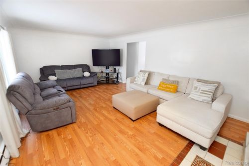 3179 Gehring Dr, Flint, MI, 48506-2233 | Card Image