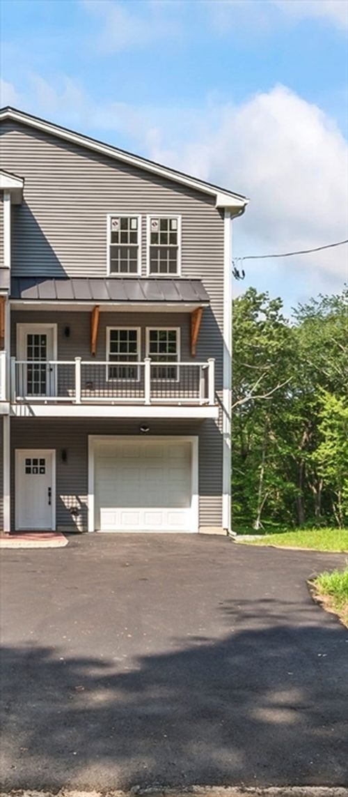 422 Granite St, Worcester, MA, 01607-1259 | Card Image